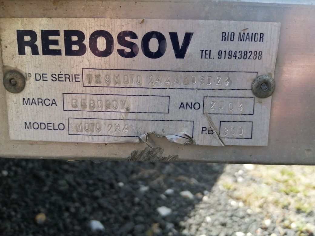 Reboque/atrelado com matrícula