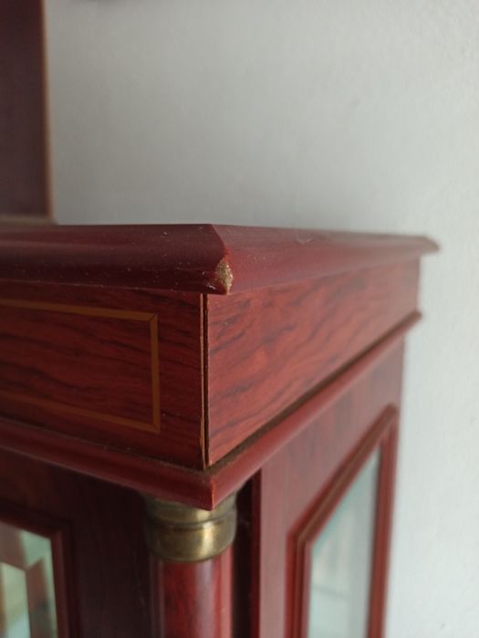 PARA DESOCUPAR! Móvel vitrine com espelho, gavetas e prateleiras de vi