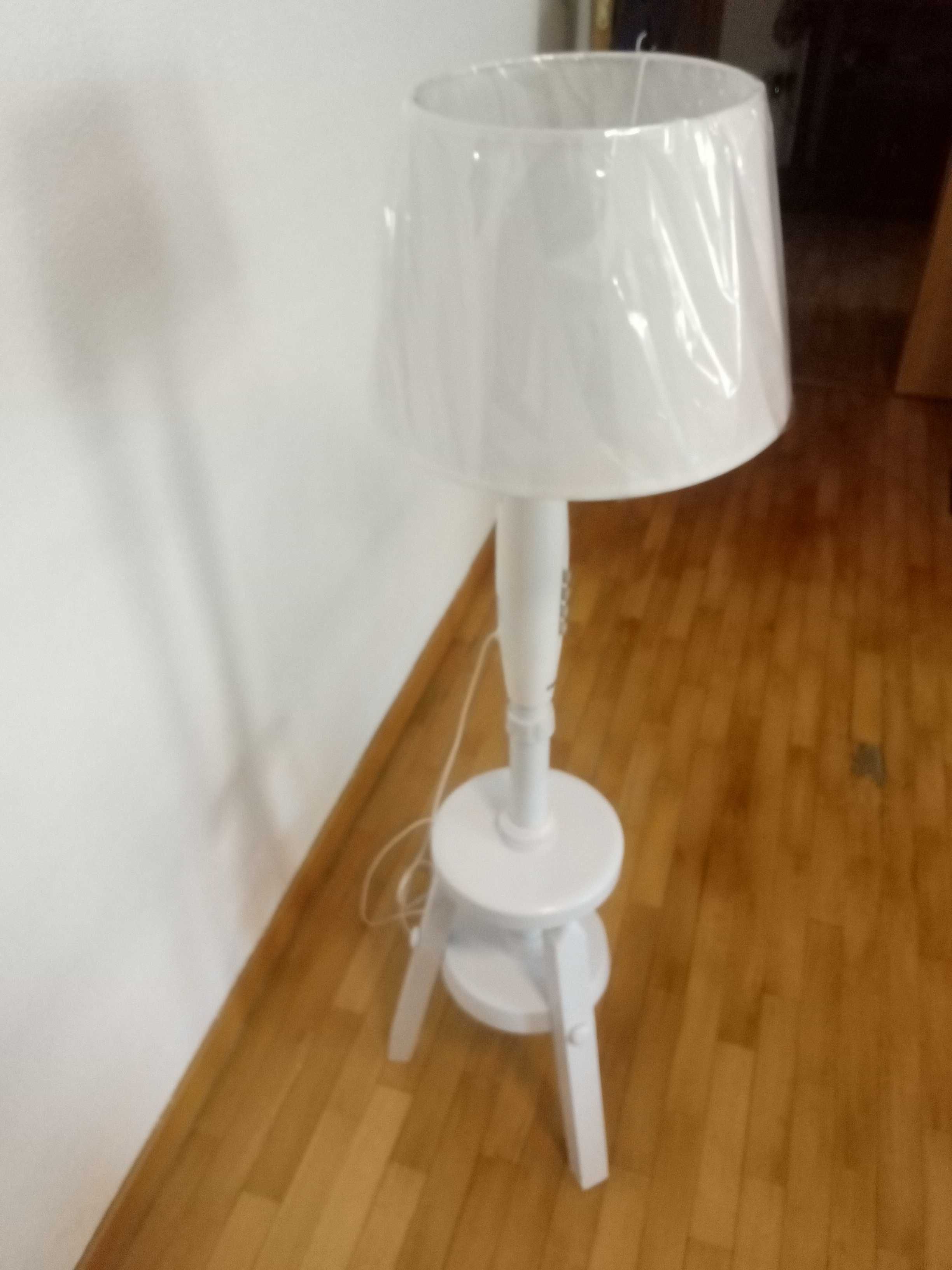 Candeeiro de pé .