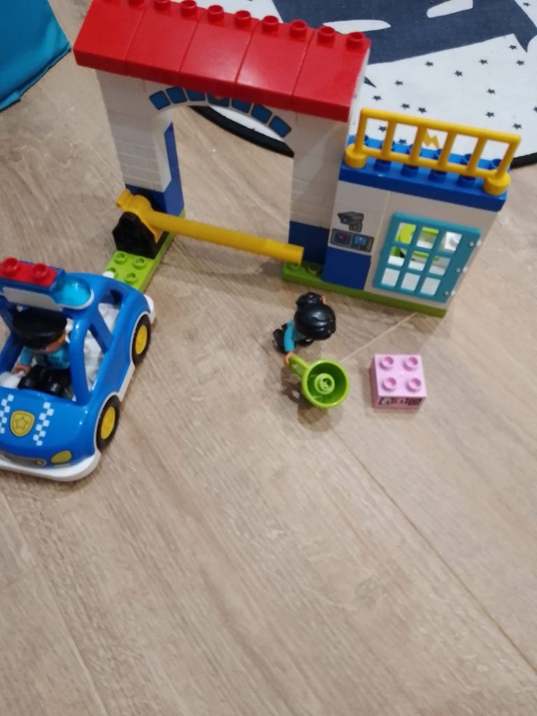 Mam do sprzedania zestaw LEGO Duplo Policyjny posterunek plus motor