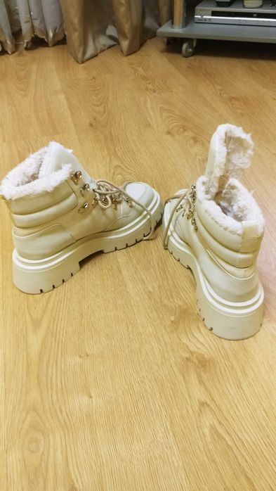 Ботинки женские зимние белые 40 размер