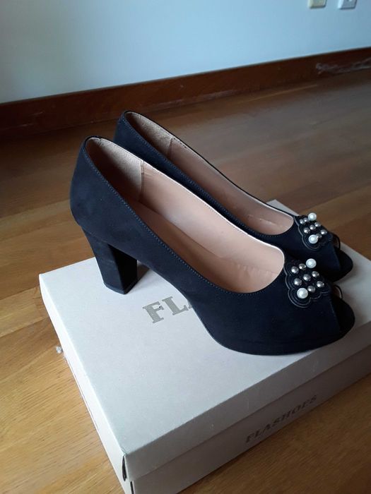 Sapato de salto alto preto