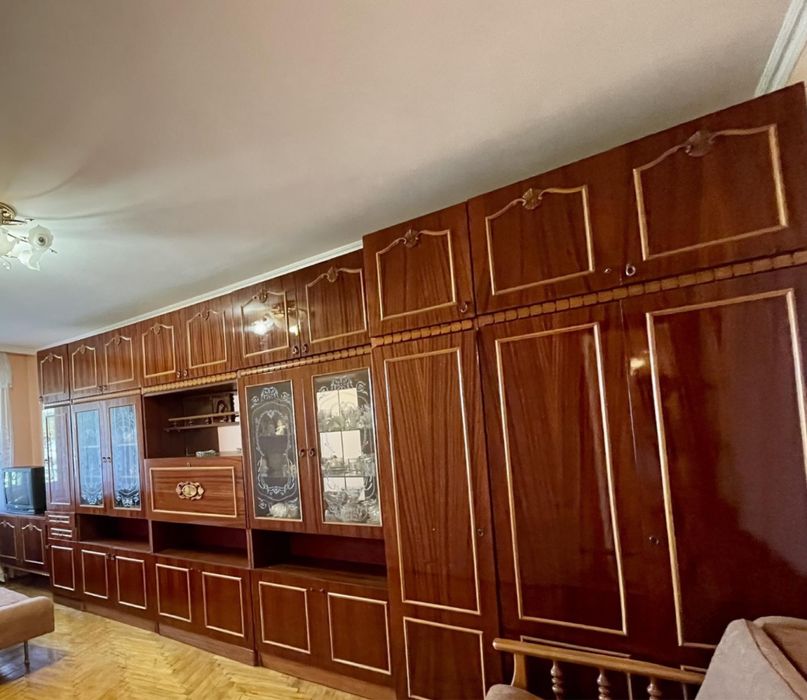 Даруємо стінку в ідеальному стані , місто Чернівці