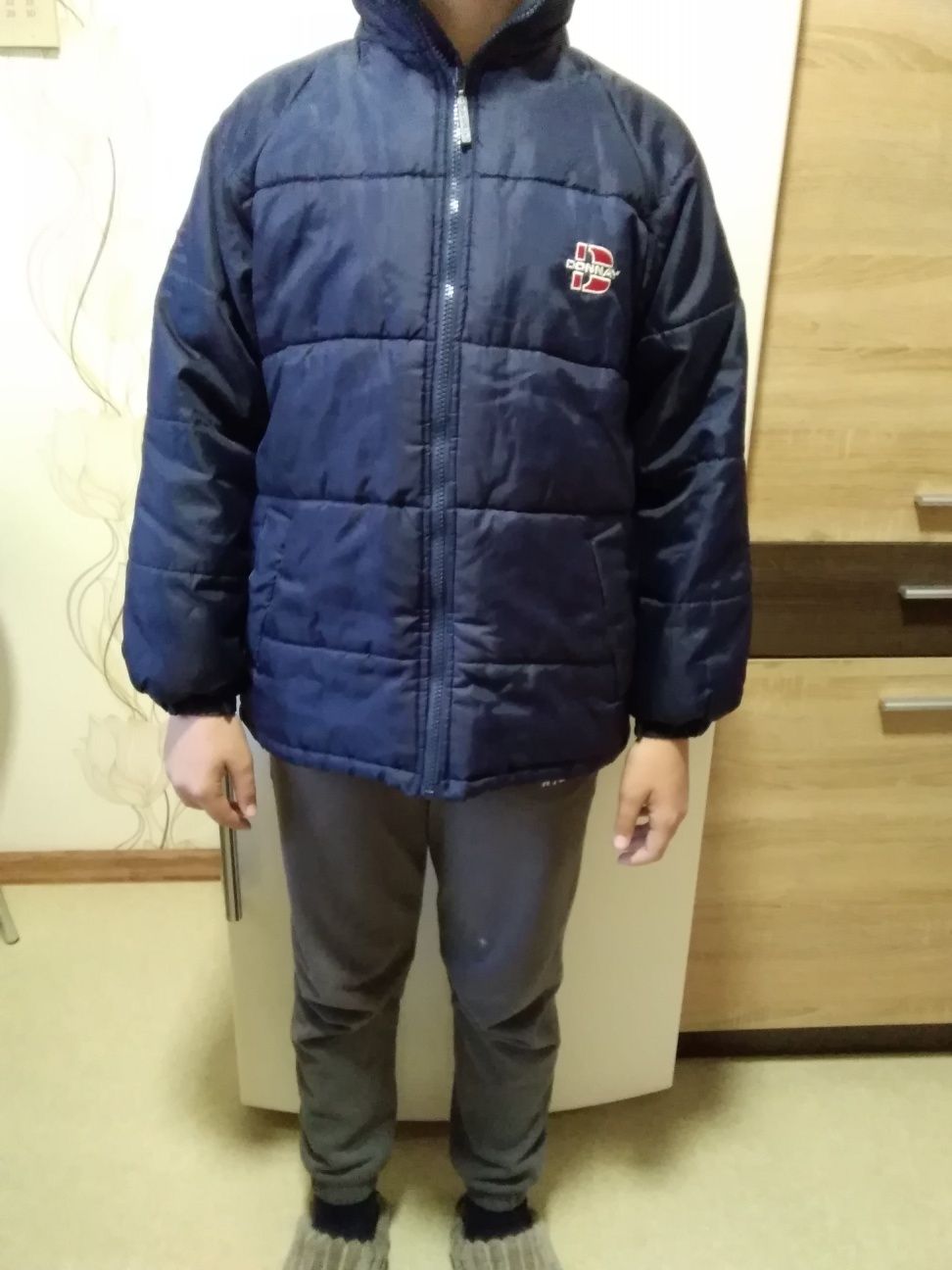 Куртка демисезонная, на мальчика 8-10 лет.
