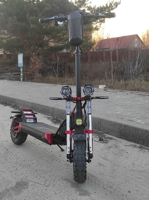 Електросамокат giant