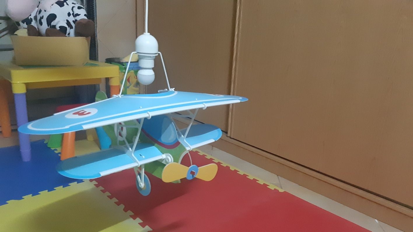 Candeeiro quarto de criança avião IKEA