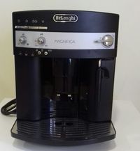 Автоматическая кофемашина Delonghi 3000 черная, б/у, отличное состояни