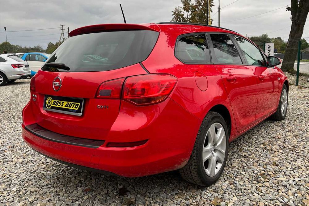 Opel Astra 2011 року
