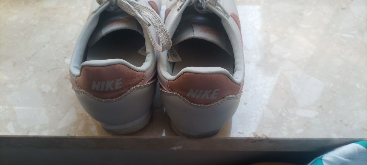 Sprzedam buty Nike damskie 39