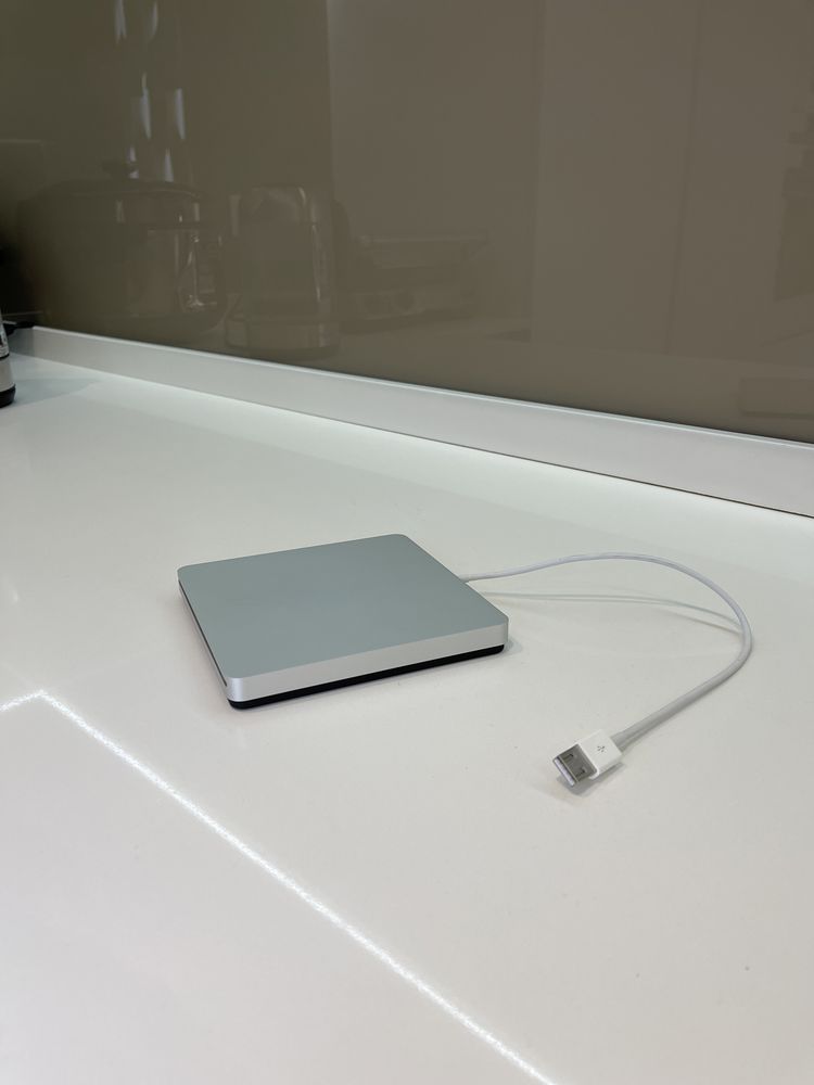 Дисковод Apple USB SuperDrive