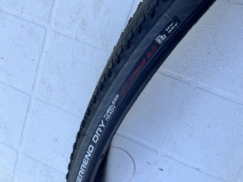 Opony Vittoria Terreno Dry 700x33c Tubeless Ready, gravel