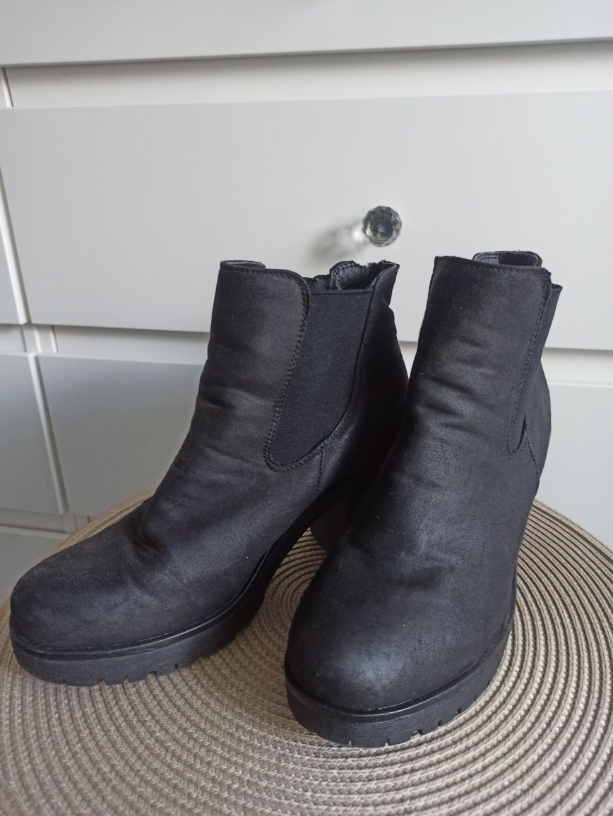 Buty czarne na koturnie, obcas 8,5 cm, roz 39
