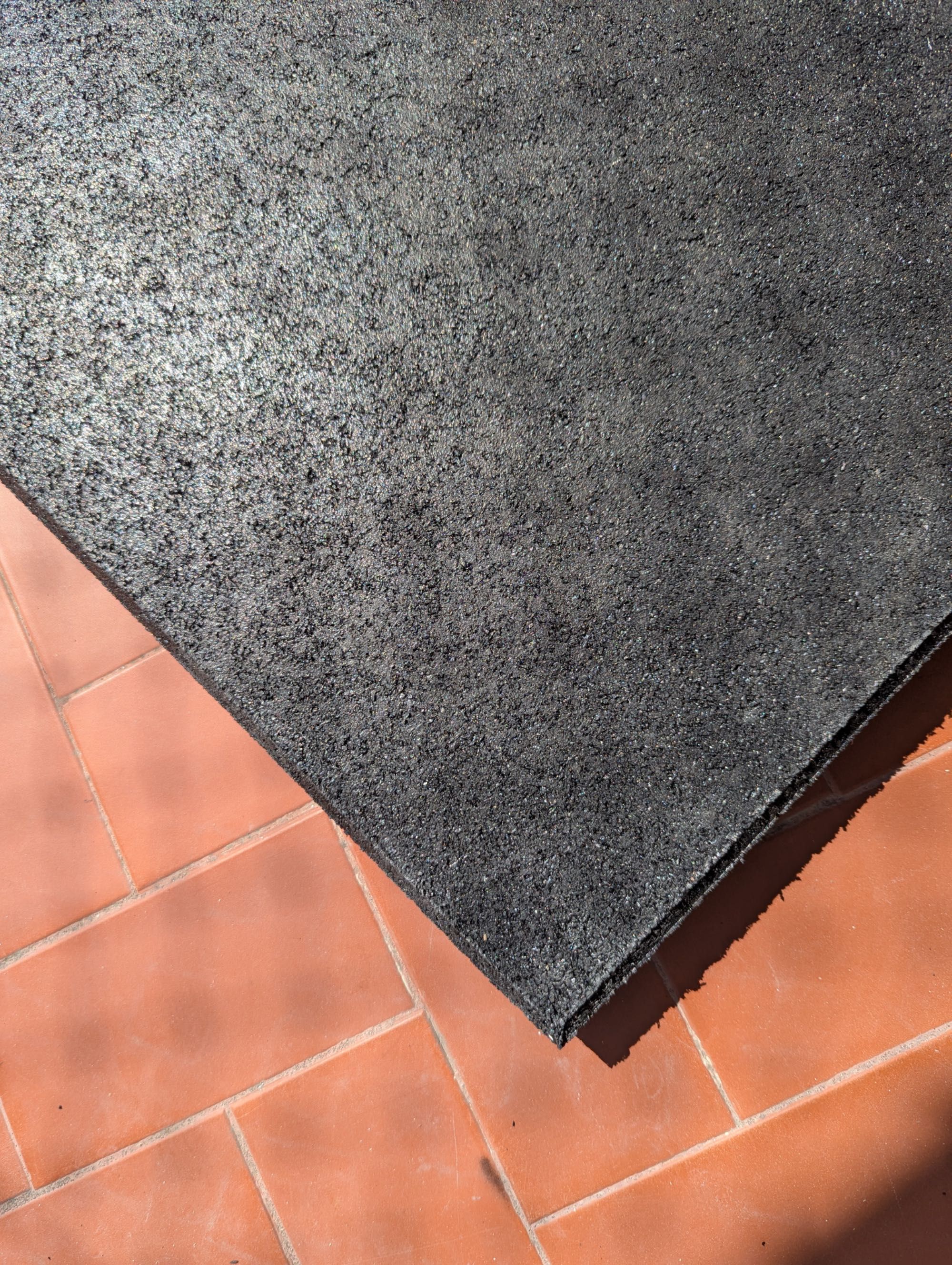 Pavimento de ginásio - 100cm x 99cm x 35mm - 1m2 cada - 10 disponíveis