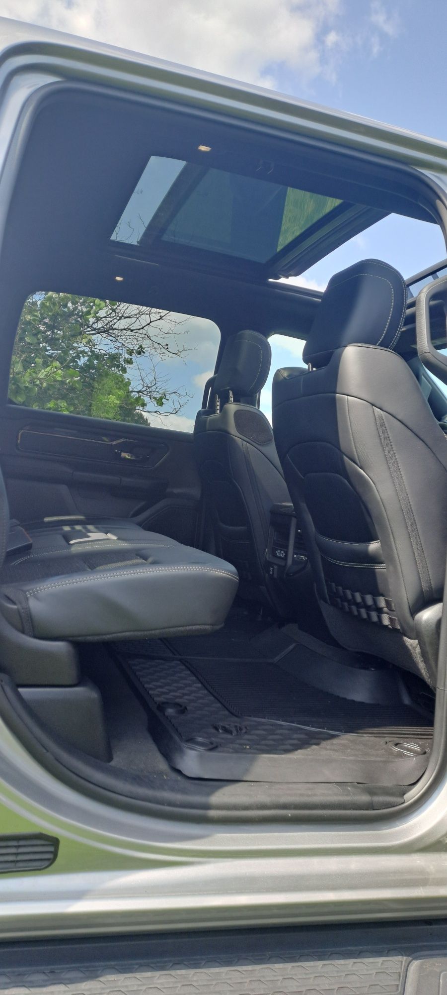 RAM 1500 "BUILT TO SERVE" jak nowy, Bezwypadkowy