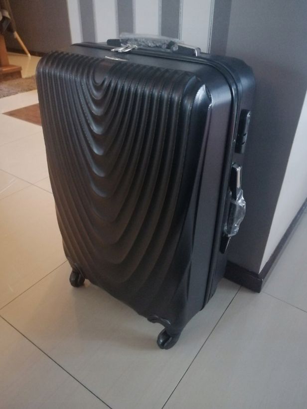 NOWA Średnia walizka na kółkach podróżna torba wybór koloru