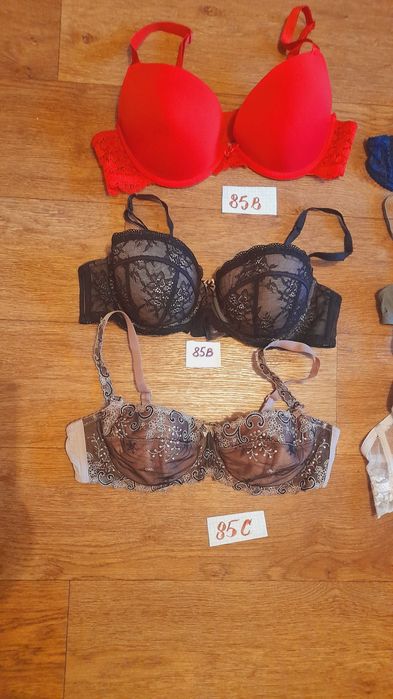 Бюстгалтеры разные.