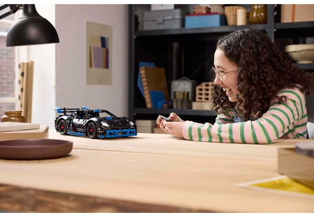 Конструктор LEGO Technic Porsche GT4 e-Performance (42176)