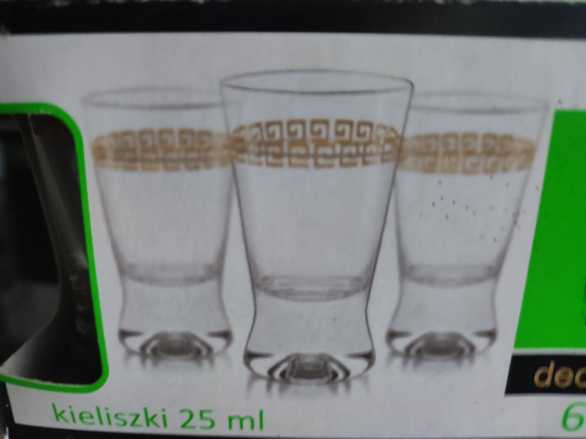Kieliszki z cienkiego szkła
