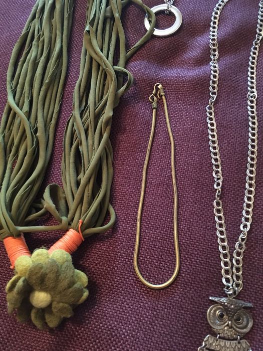 Conjunto de colares, pulseira e brincos