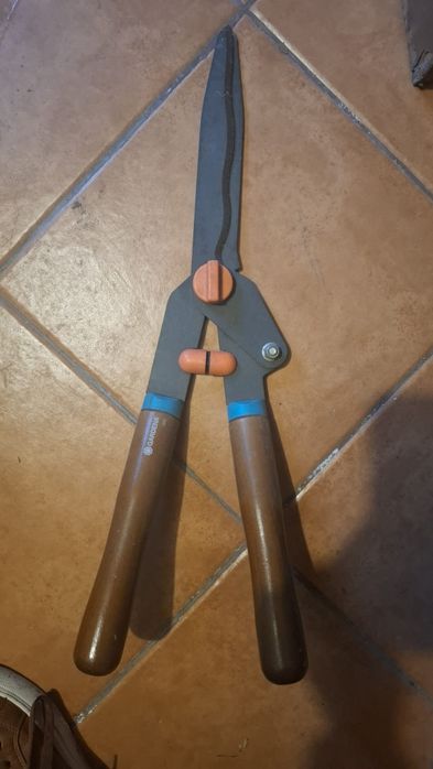 Tesoura de poda de sebes