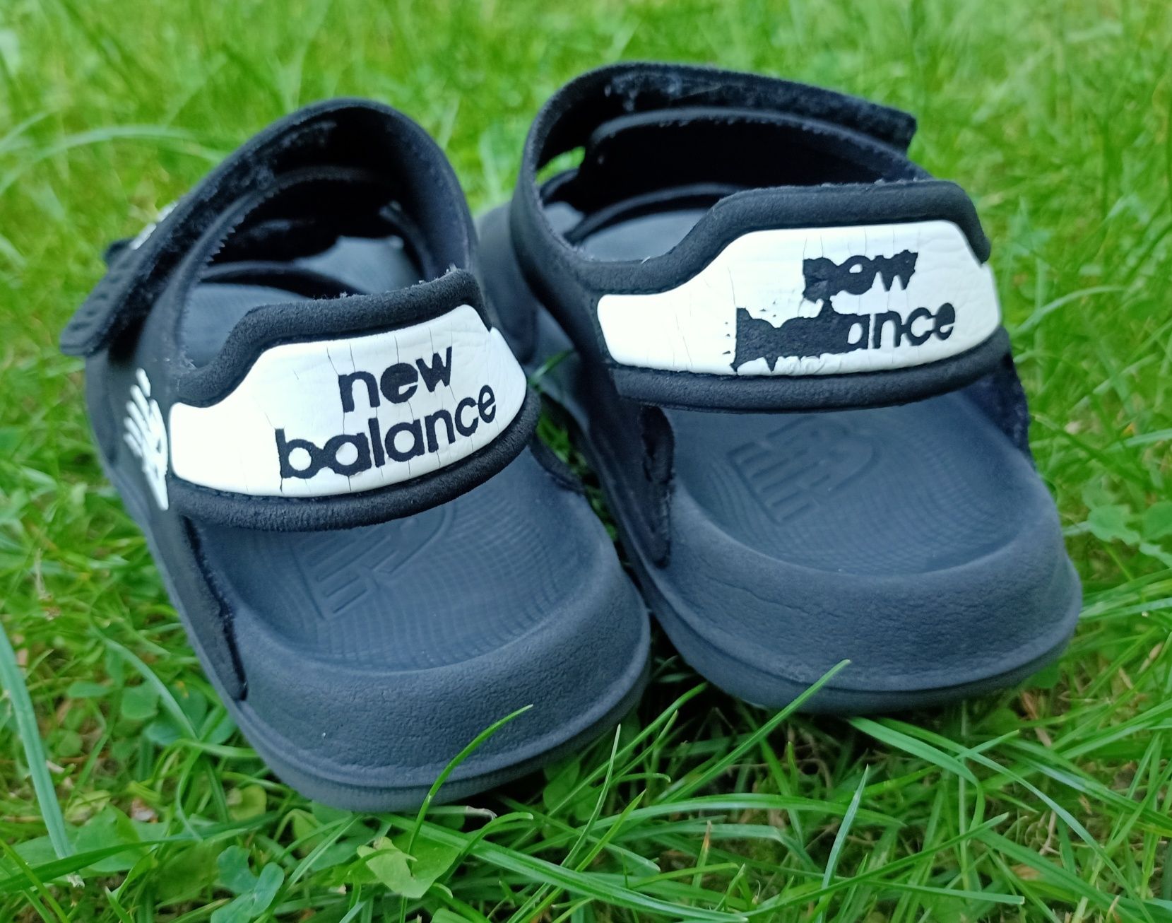 Czarne sandały new balance, zapinane na rzepy, lekkie, piankowe