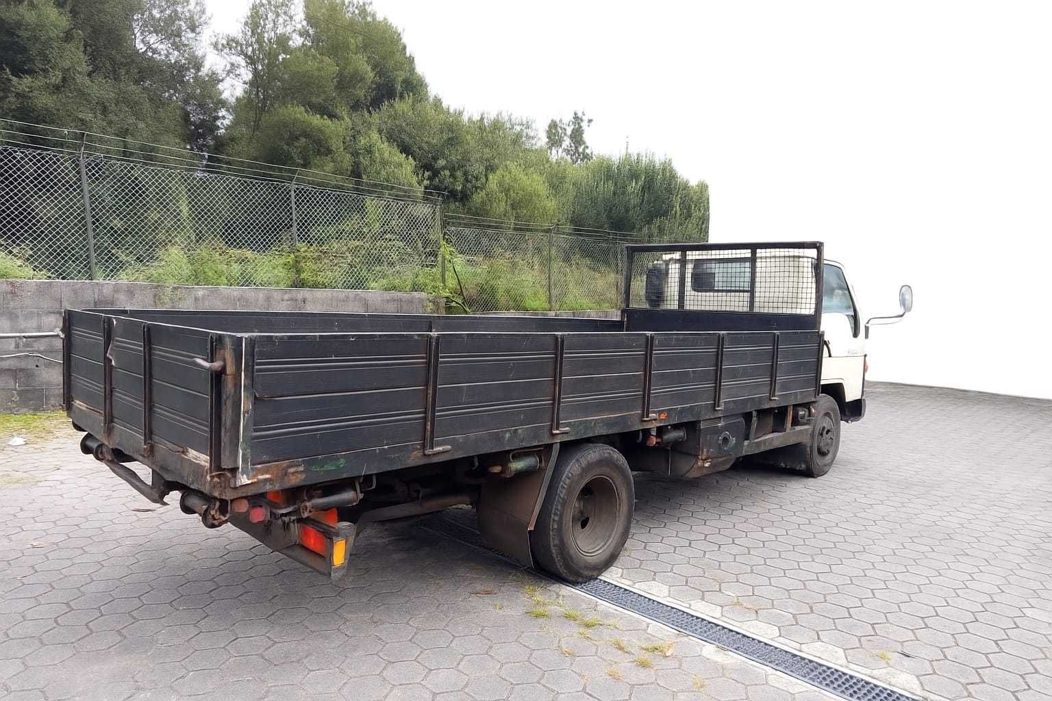 Toyota Dyna 250 - único dono