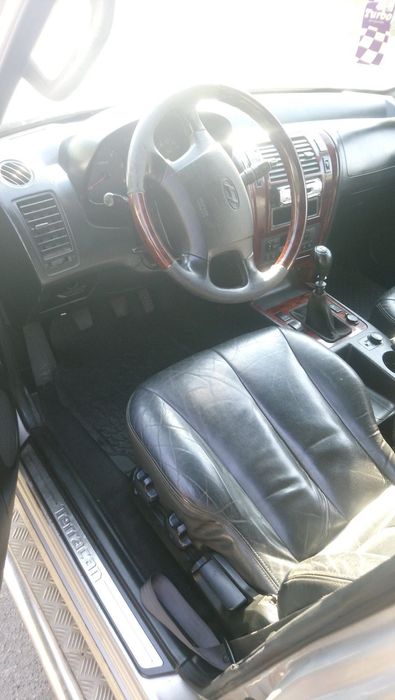 В Черкасах Hyundai Terracan Mitsubishi Pajero