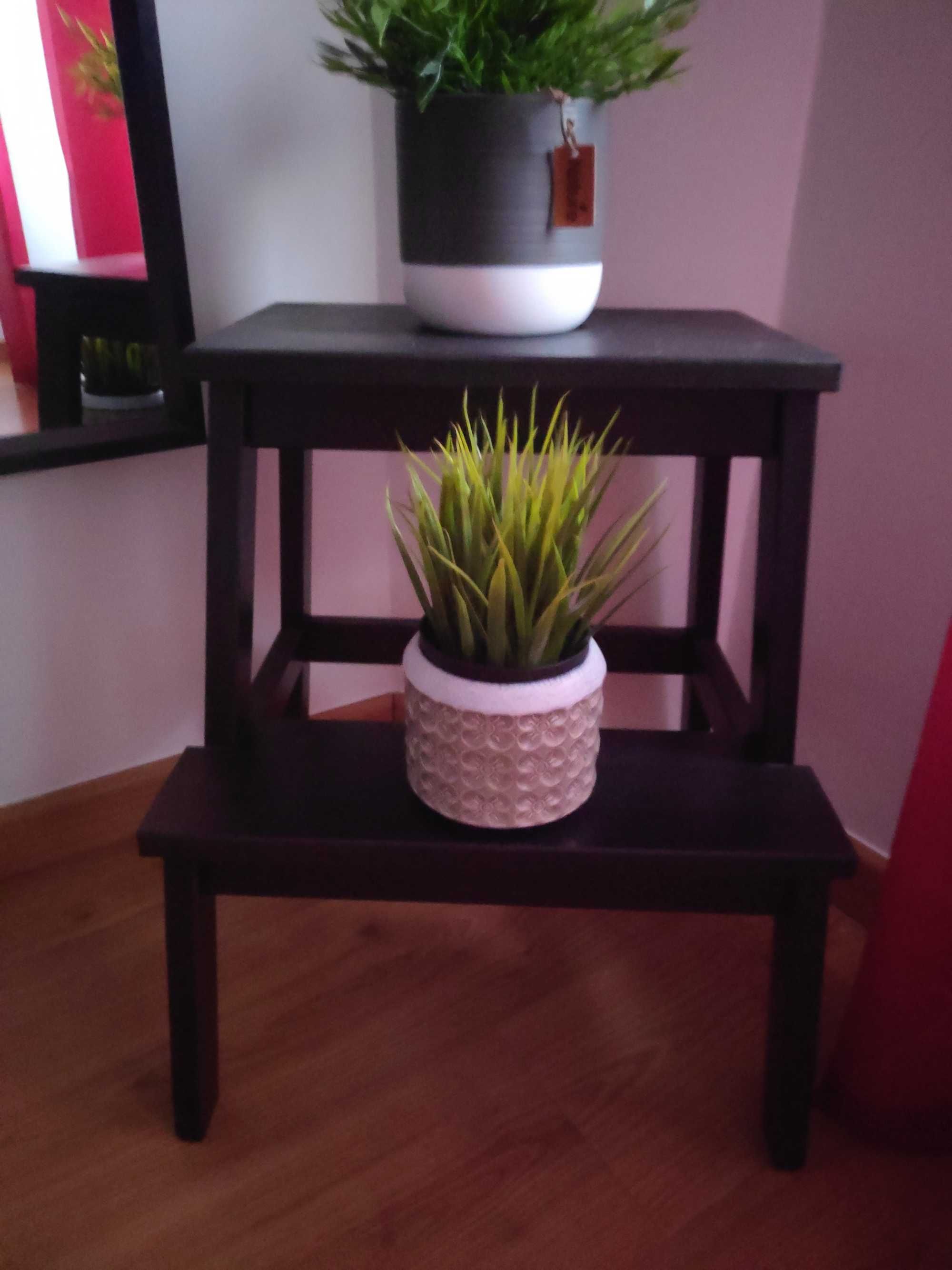 Degraus IKEA castanho escuro