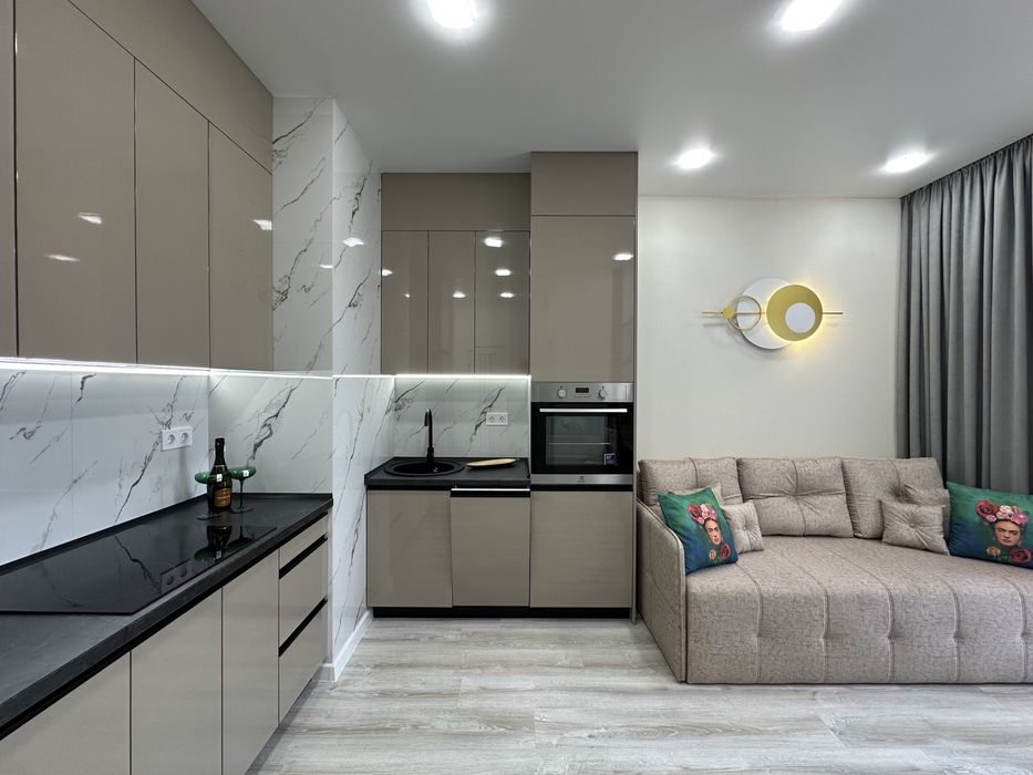 Новая 1к с видом на ипподром