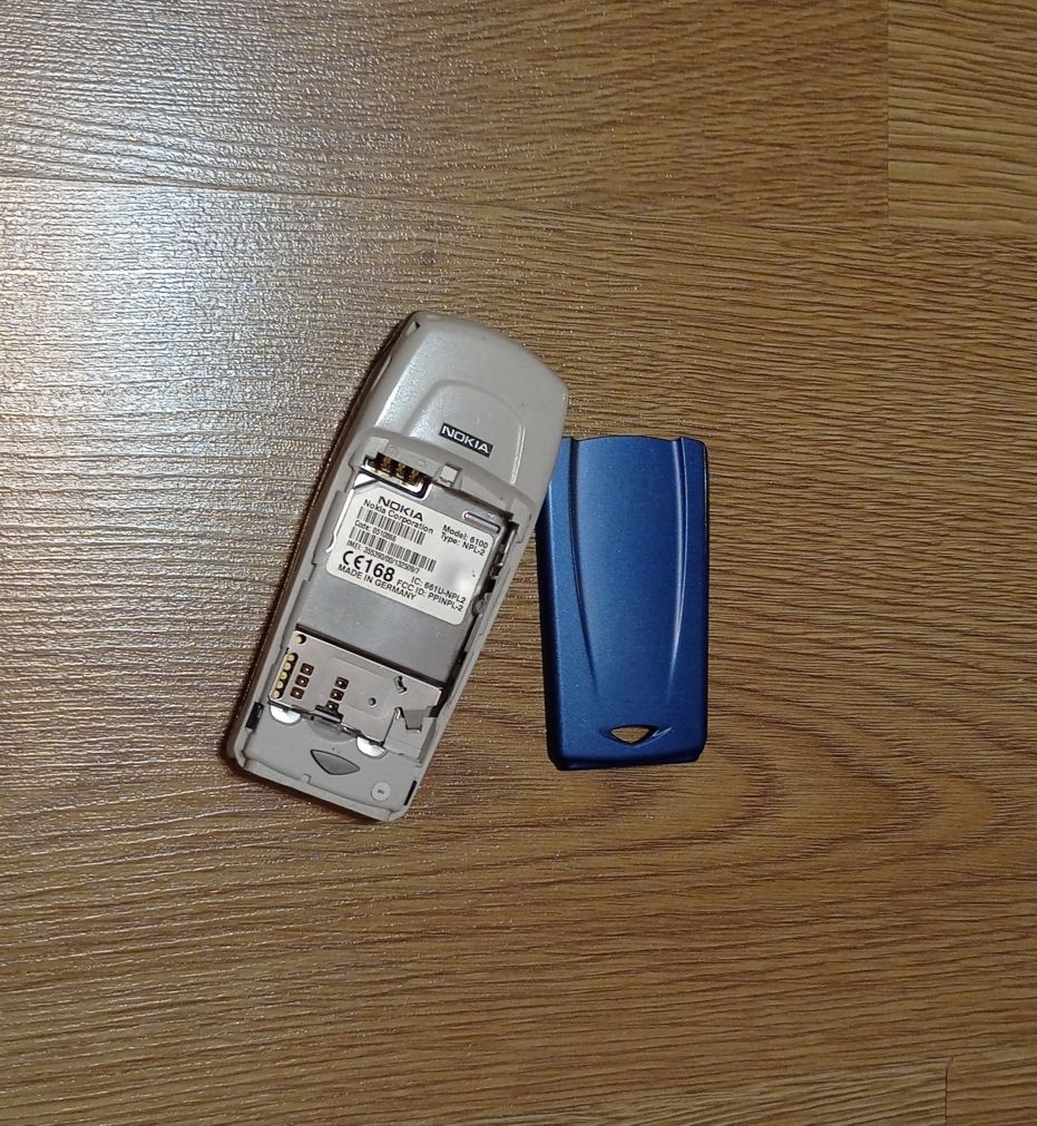 Телефон Nokia 6100 на запчастини