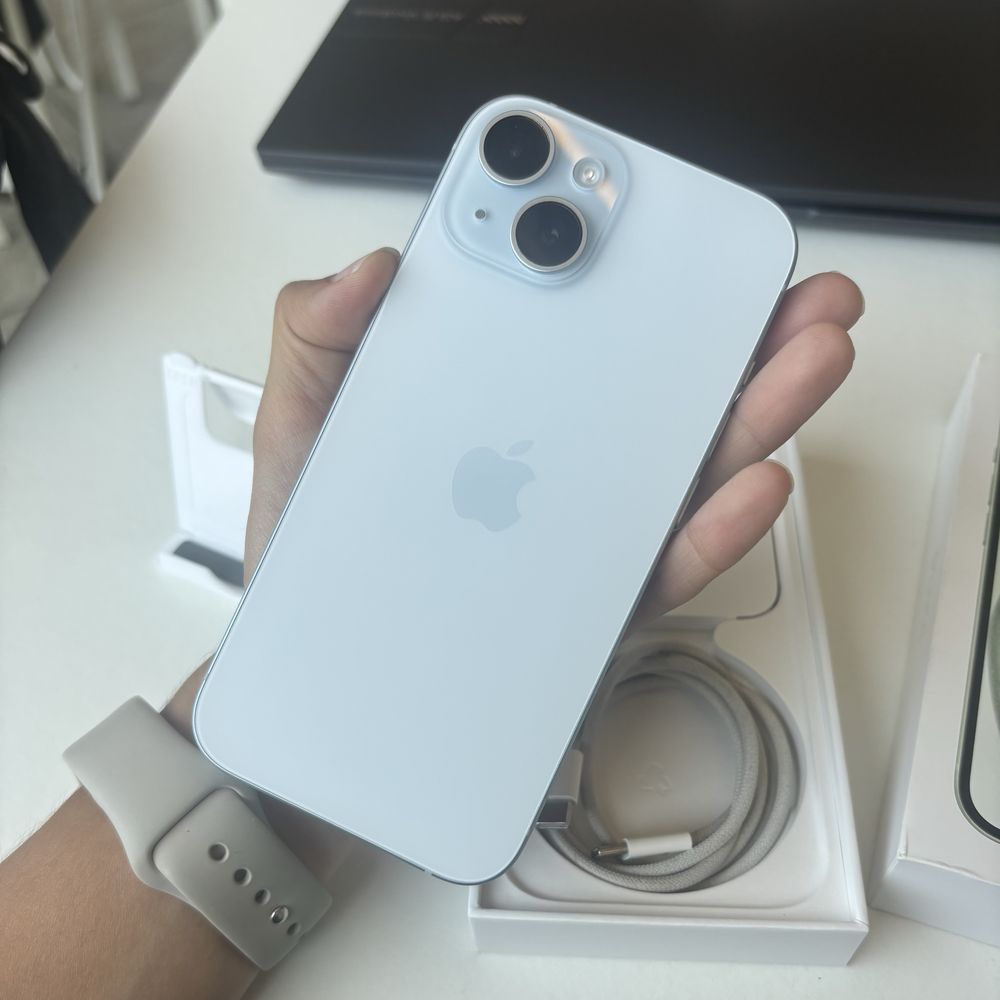 iPhone 15 - 128GB Azul (COMO NOVO)
