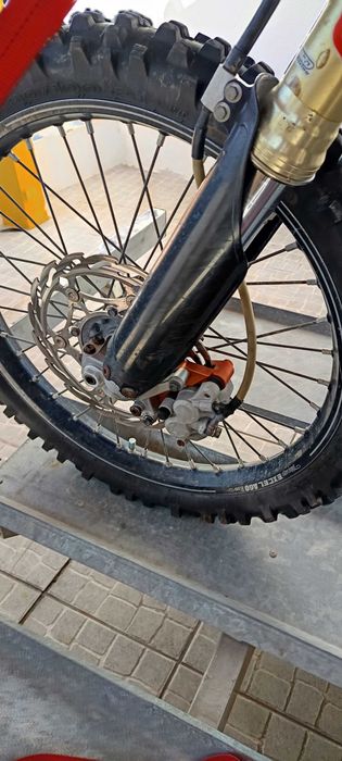 Segue para venda Honda CRF 250R black edition com o reboque