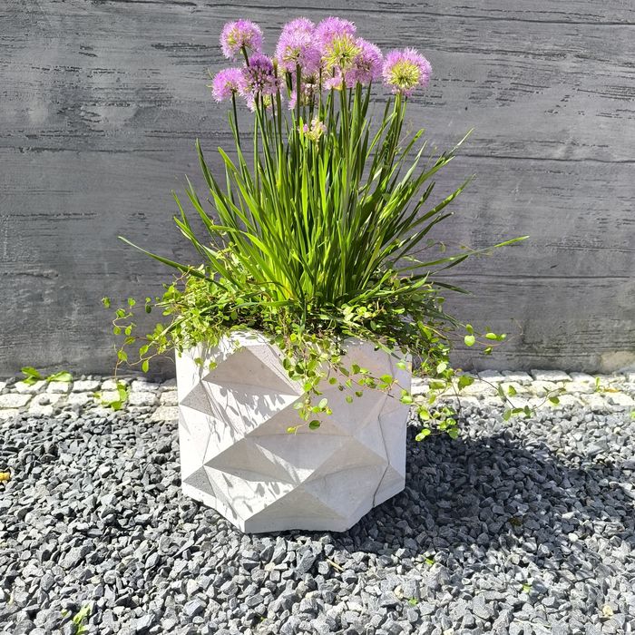 Geometryczna donica betonowa