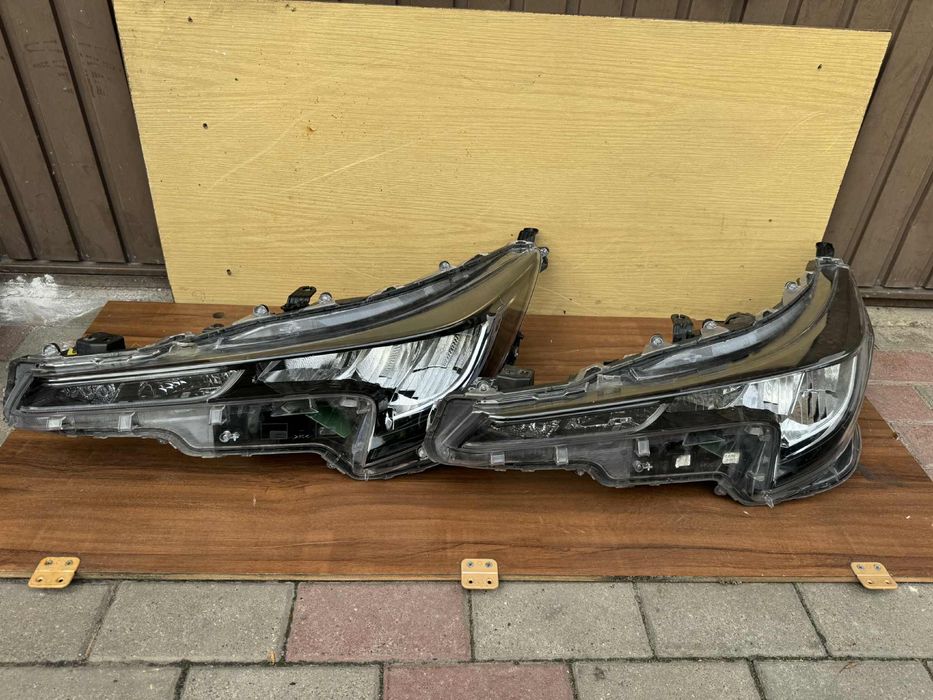 Lewa przednia lampa Toyota Corolla KOMBI E21 FULL LED -19