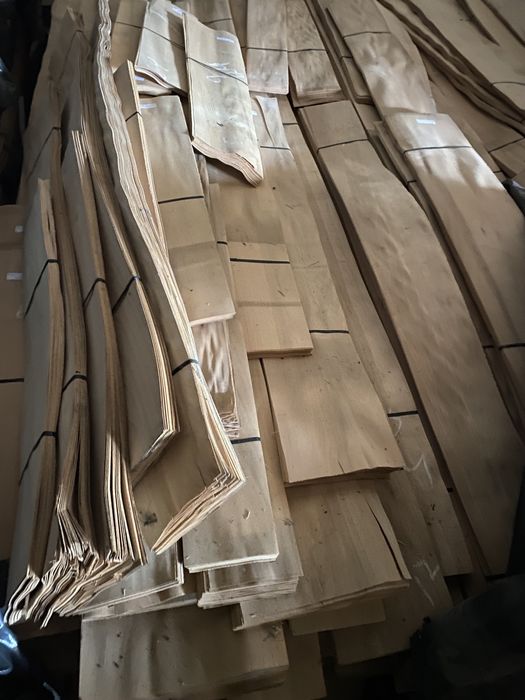 Шпон , дуб, бук , вільха , сосна .