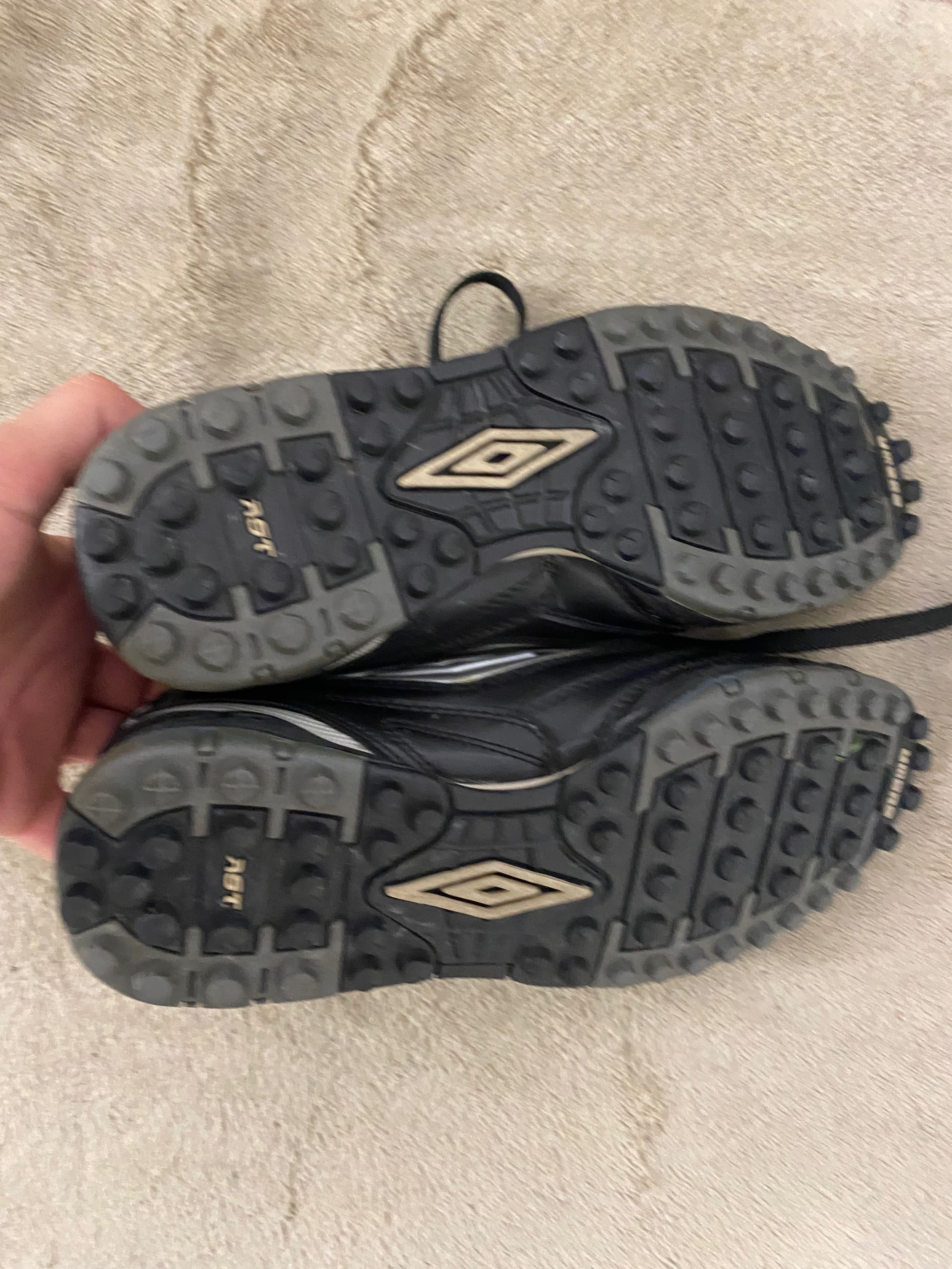 Buty piłkarskie Umbro turfy