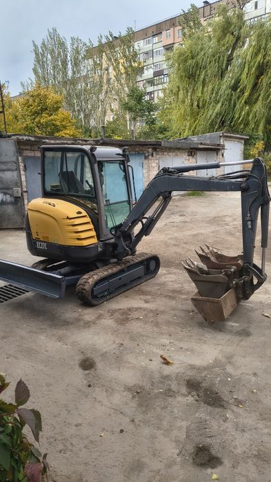 Екскаватор Volvo ec27c продаю міні экскаватор