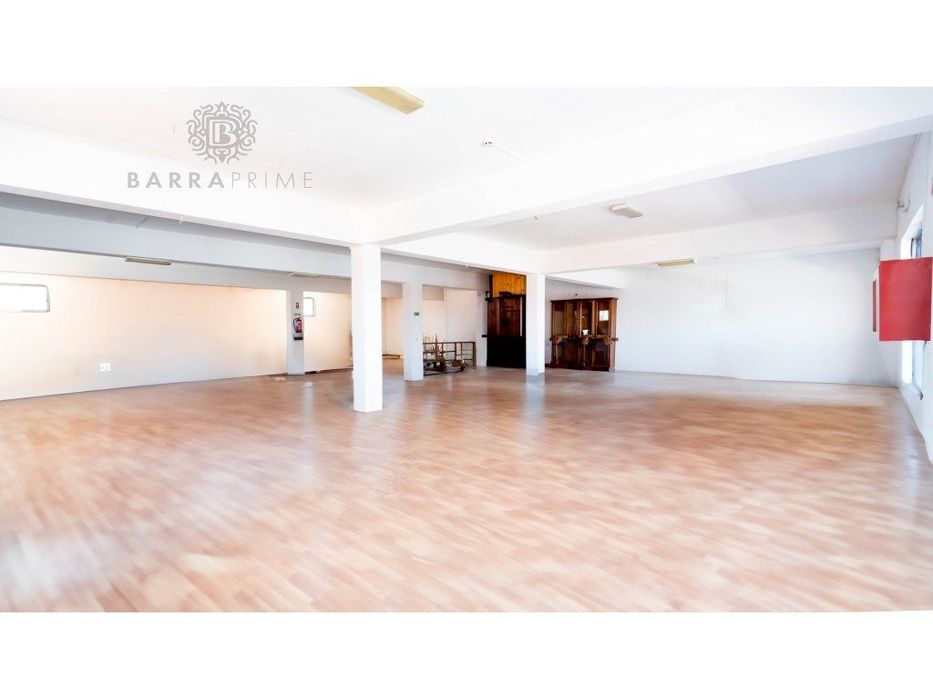 Espaço Comercial localizado entre Faro e Almancil para Arrendamento