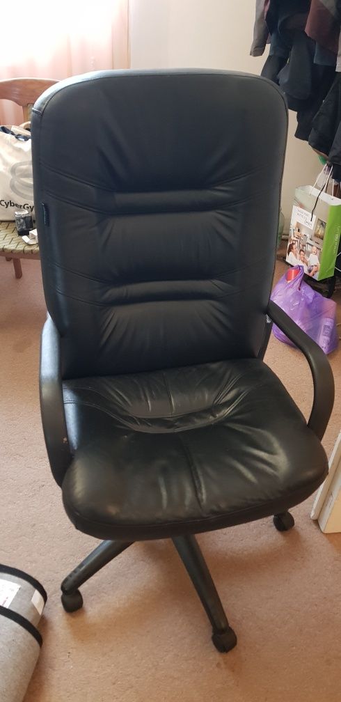 Шкіряне крісло для керівника