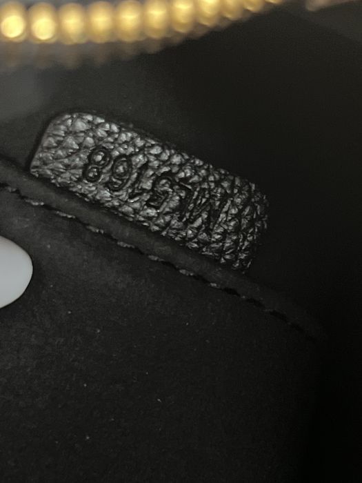 Na prezent Czarna torebka LV