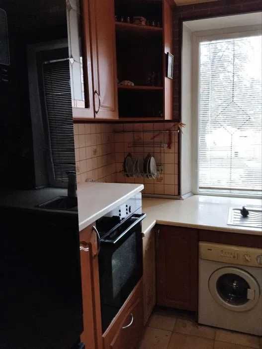 Продаю 3-к кв. метро Спортивная, Защитников Украины,  Конный рынок
