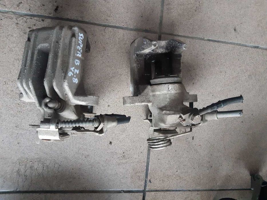 Skoda SuperB Passat B5 2.8 V6 - zacisk hamulcowy tył