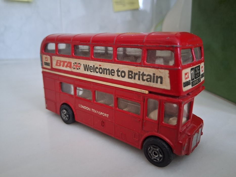 Carro miniatura Bus tipico inglês antigo