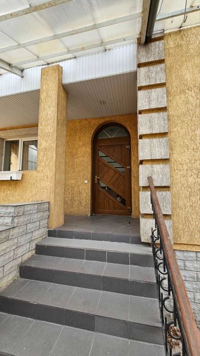 Боярка вул. Ягідна. Будинок, 7 кімнат, гараж. підвал, 6 соток землі.