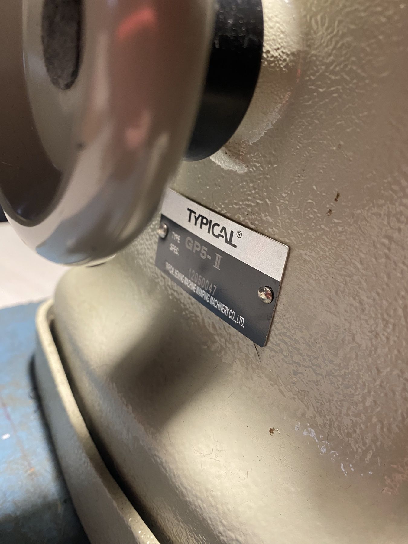 Срочно скорняжна машина продам скорняжку для хутра Typical GP5-II