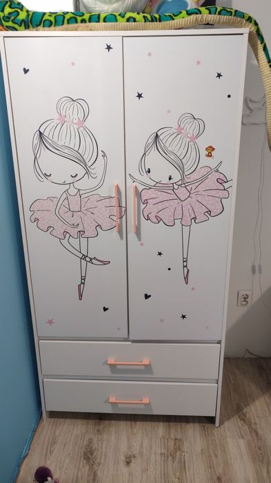 Zestaw mebli do pokoju córki