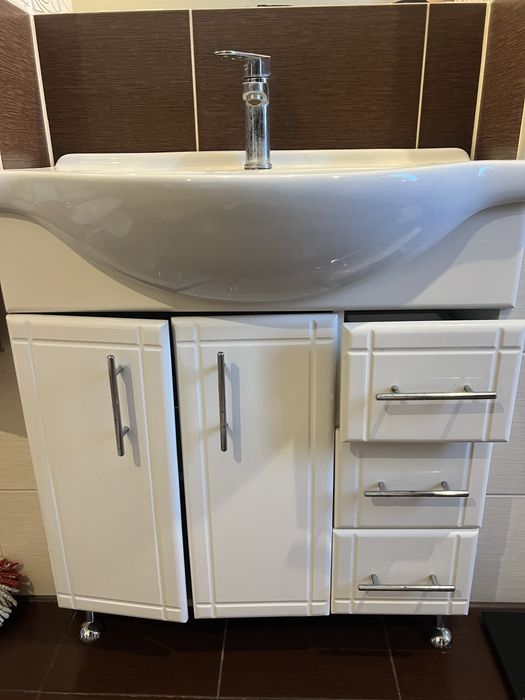 Умивальник з тумбою