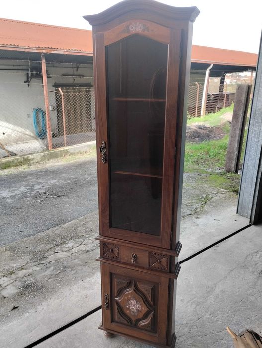 Cristaleira de canto antiga