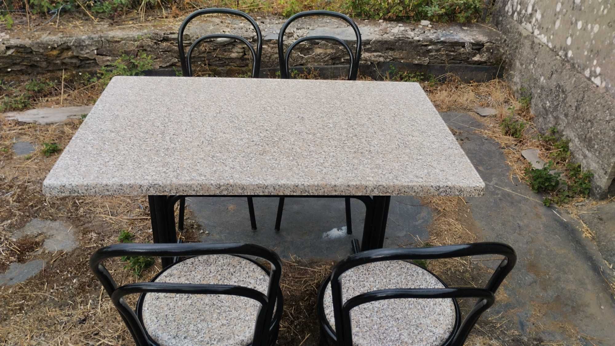 Vendo mesa com 4 cadeiras para cozinha ótimo estado 80 euros