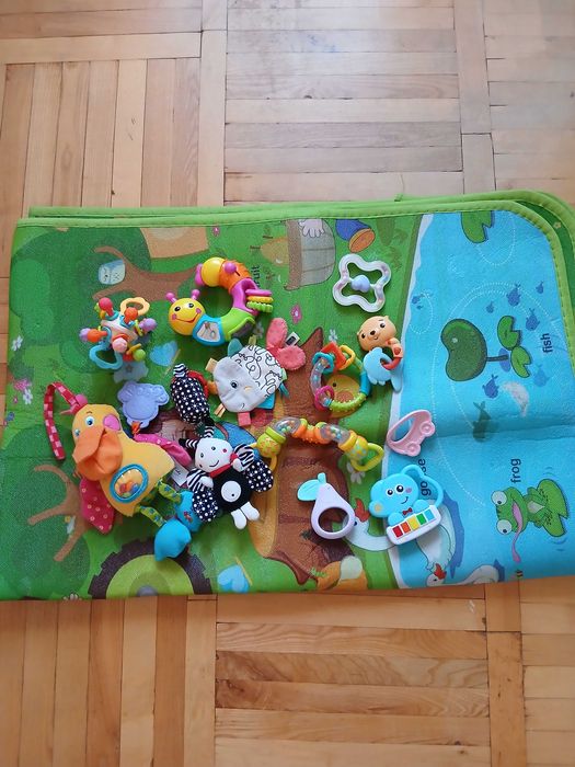 Дитячі іграшки для найменших